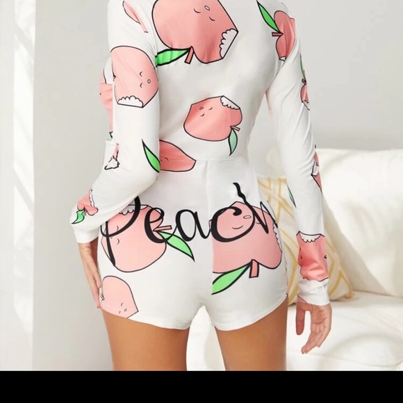 Onesie different styles Comes in L M S - Picture 13 of 16